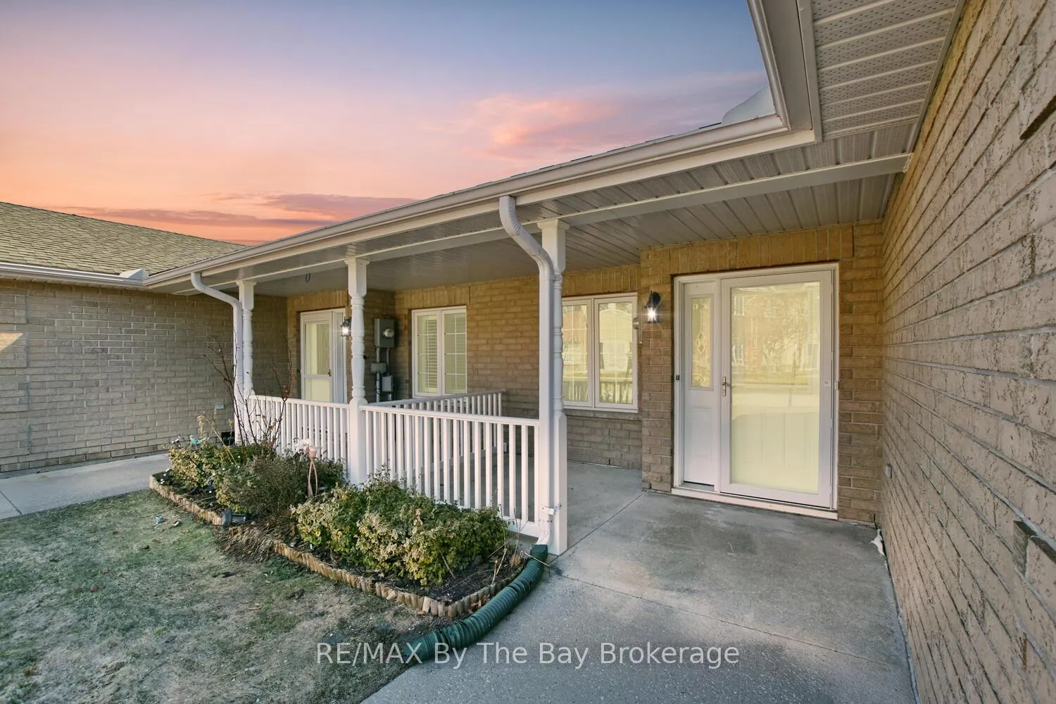 Photo 2 of 142 Meadow Lane, Wasaga Beach — HOMEH