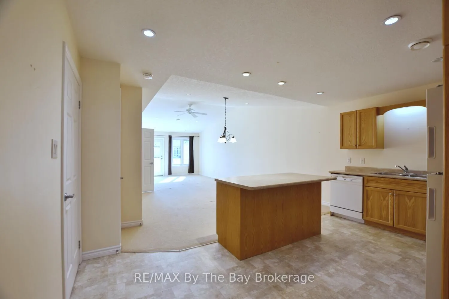 Photo 7 of 142 Meadow Lane, Wasaga Beach — HOMEH
