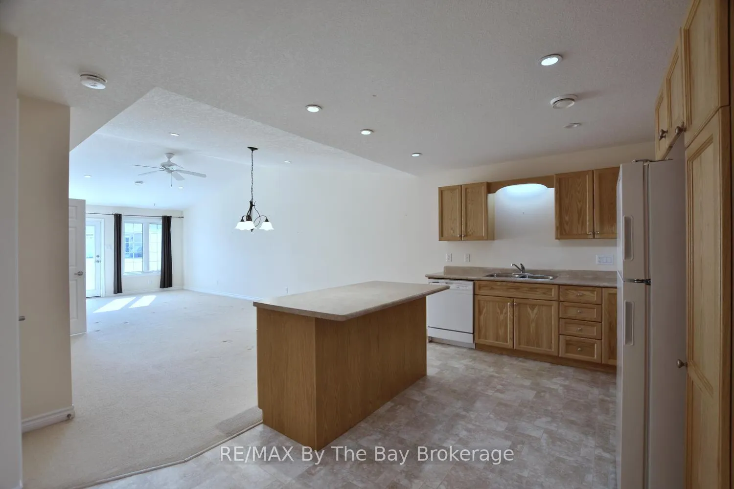 Photo 8 of 142 Meadow Lane, Wasaga Beach — HOMEH