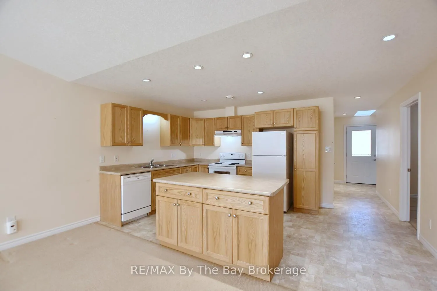 Photo 9 of 142 Meadow Lane, Wasaga Beach — HOMEH