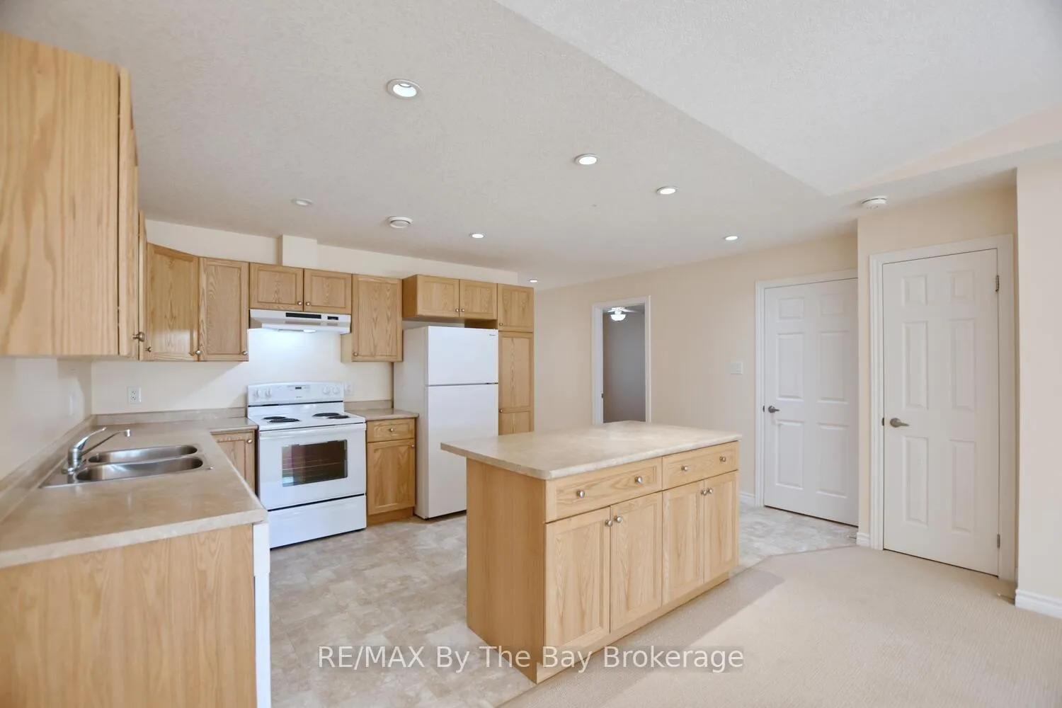 Photo 10 of 142 Meadow Lane, Wasaga Beach — HOMEH
