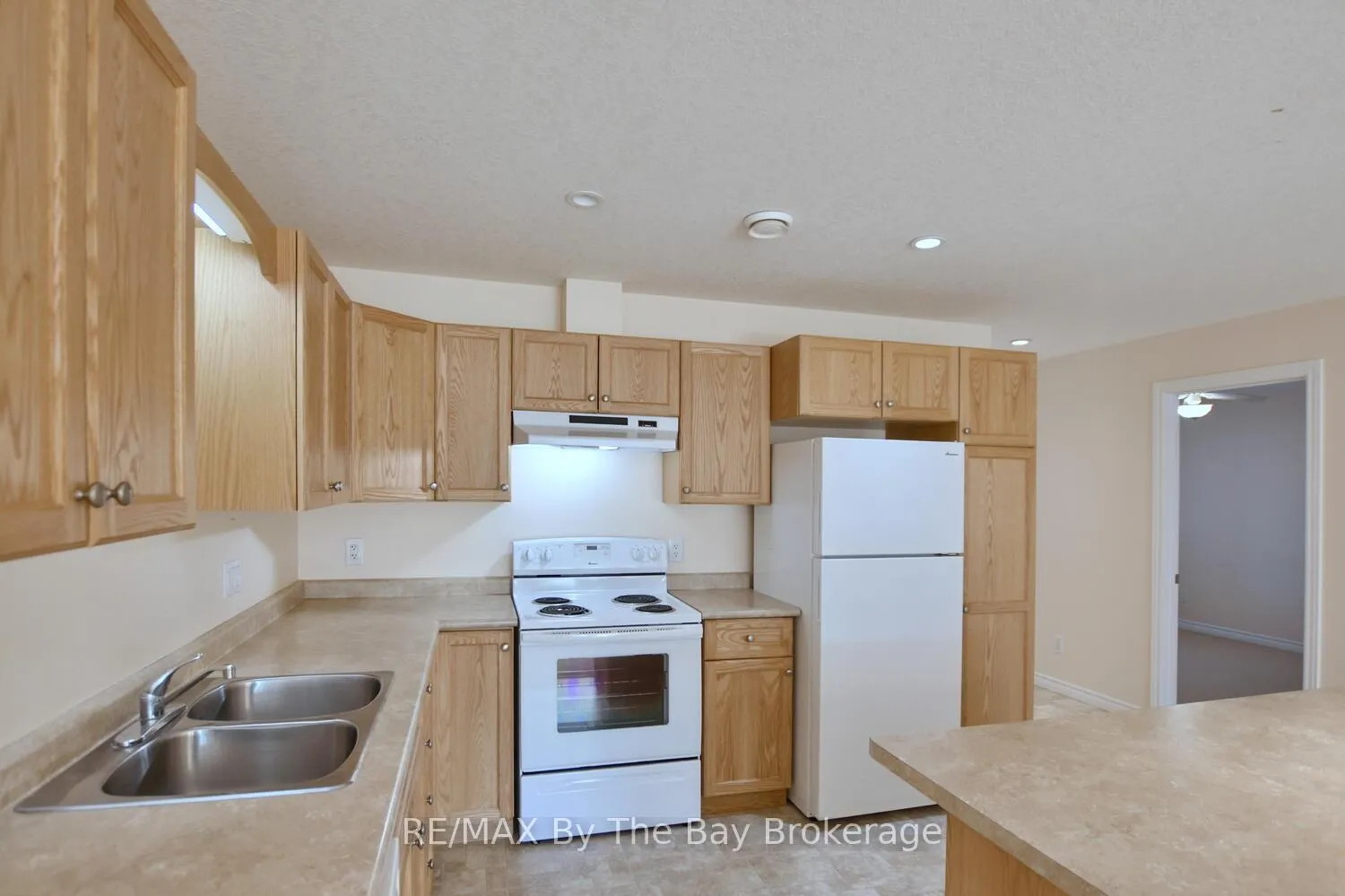 Photo 11 of 142 Meadow Lane, Wasaga Beach — HOMEH