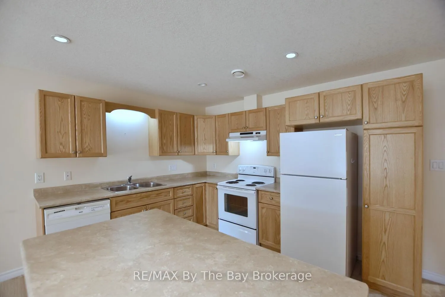 Photo 12 of 142 Meadow Lane, Wasaga Beach — HOMEH
