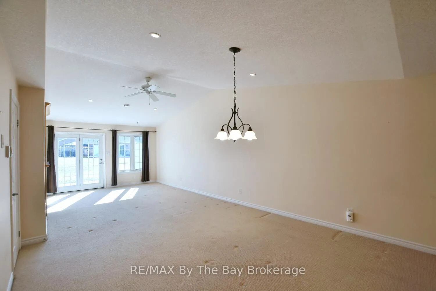 Photo 14 of 142 Meadow Lane, Wasaga Beach — HOMEH