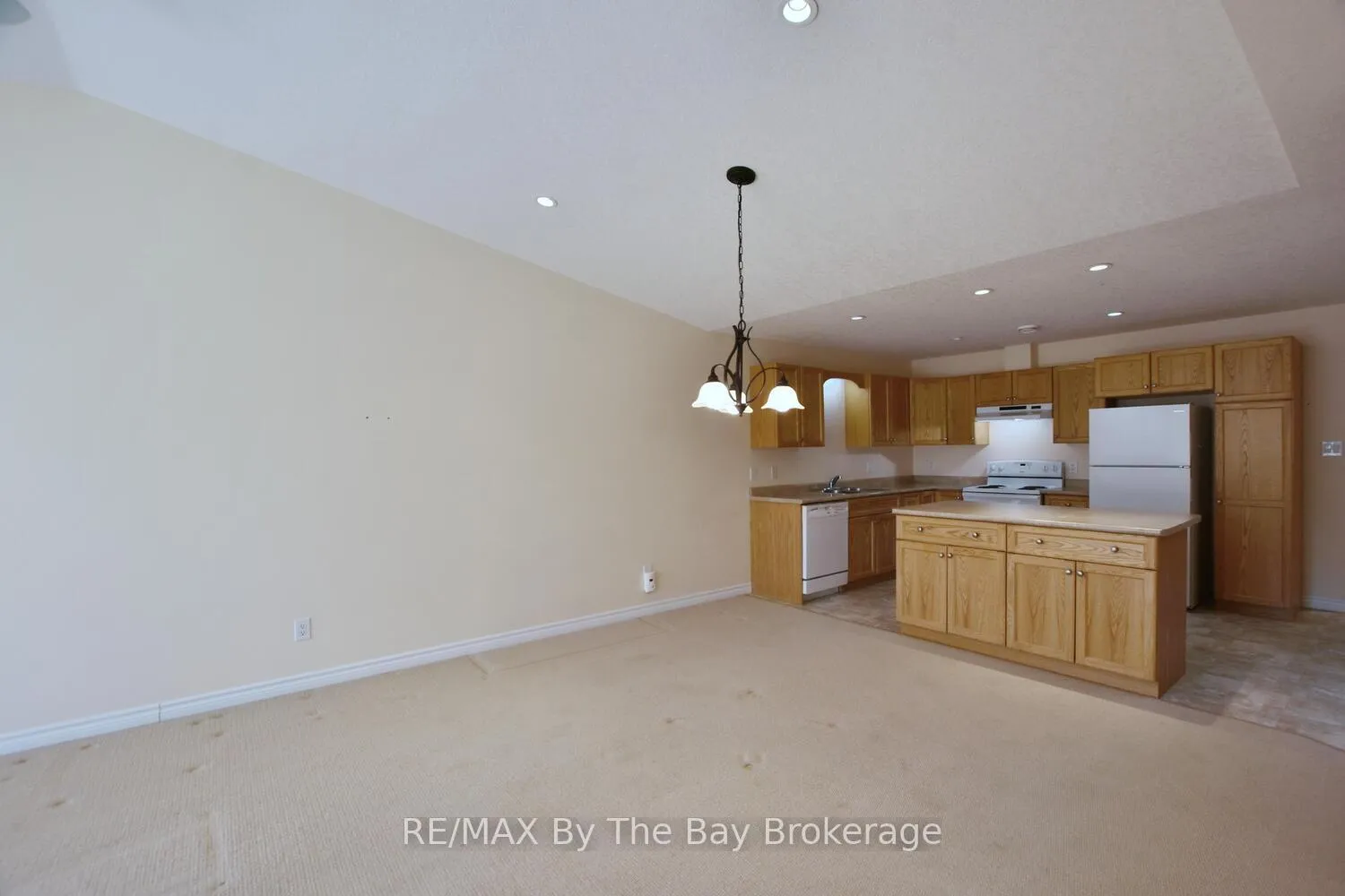 Photo 15 of 142 Meadow Lane, Wasaga Beach — HOMEH