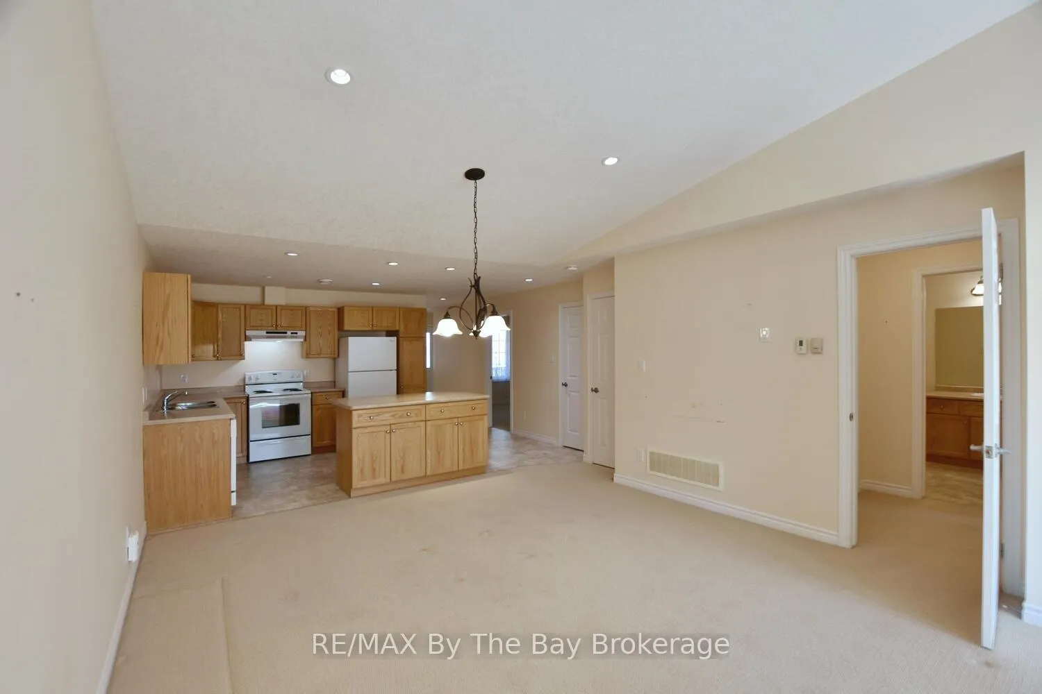 Photo 18 of 142 Meadow Lane, Wasaga Beach — HOMEH
