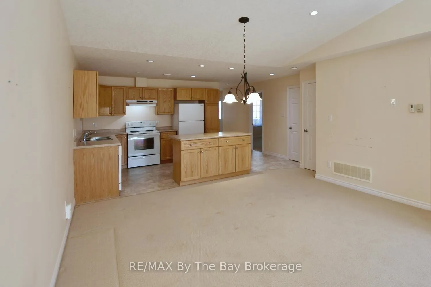 Photo 19 of 142 Meadow Lane, Wasaga Beach — HOMEH