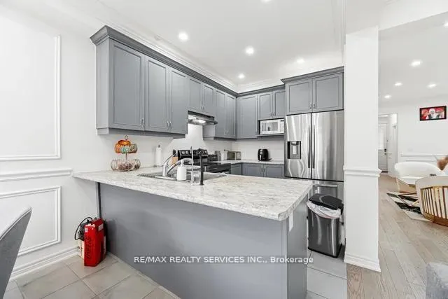 Photo 13 of 24 Benhurst Crescent, Brampton, Northwest Brampton — HOMEH