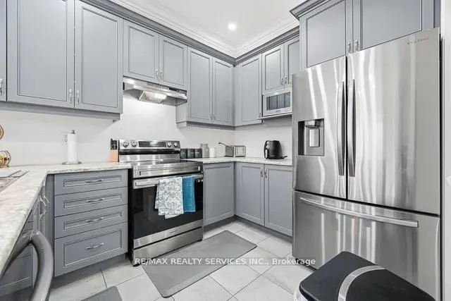 Photo 14 of 24 Benhurst Crescent, Brampton, Northwest Brampton — HOMEH
