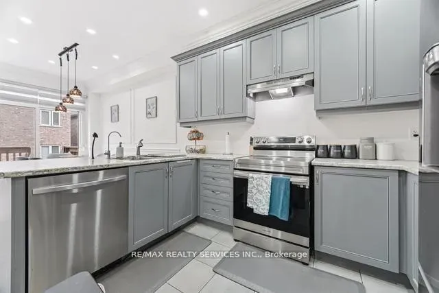 Photo 15 of 24 Benhurst Crescent, Brampton, Northwest Brampton — HOMEH