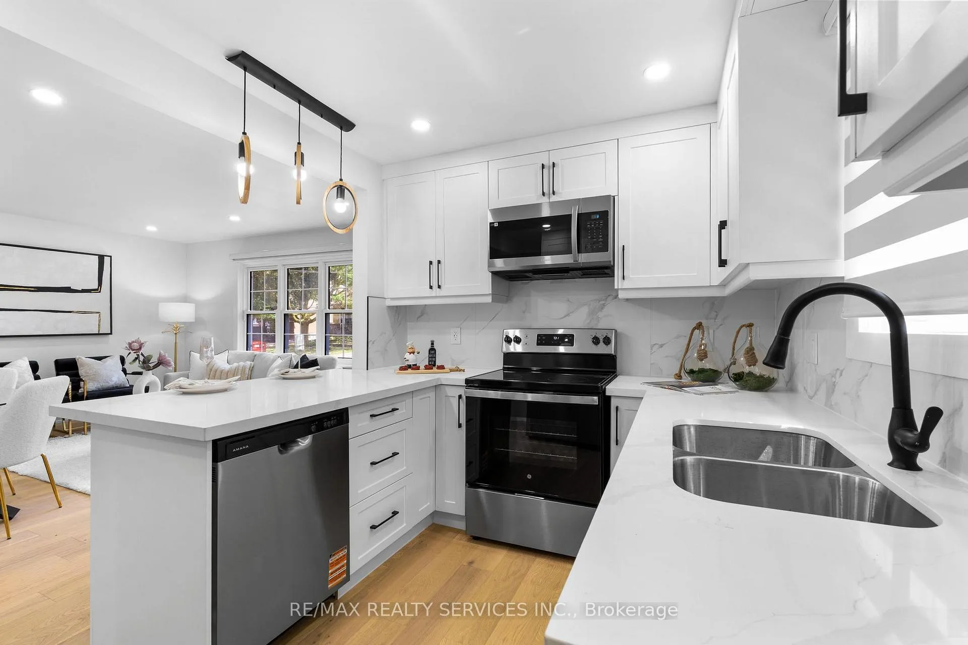 Photo 12 of 74 West 3rd Street, Hamilton, Bonnington — HOMEH