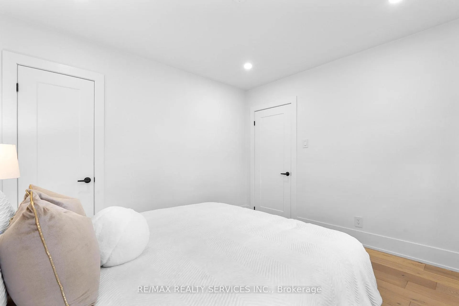 Photo 14 of 74 West 3rd Street, Hamilton, Bonnington — HOMEH