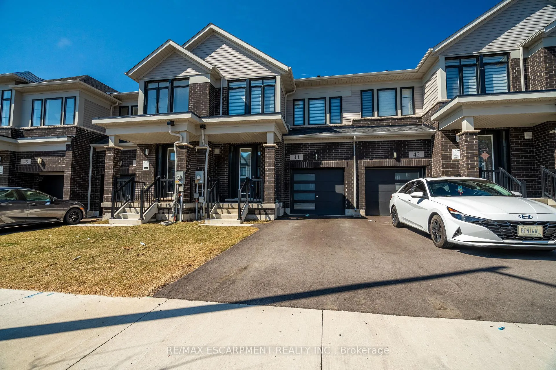 Photo 2 of 44 Freedom Crescent, Hamilton, Mount Hope — HOMEH
