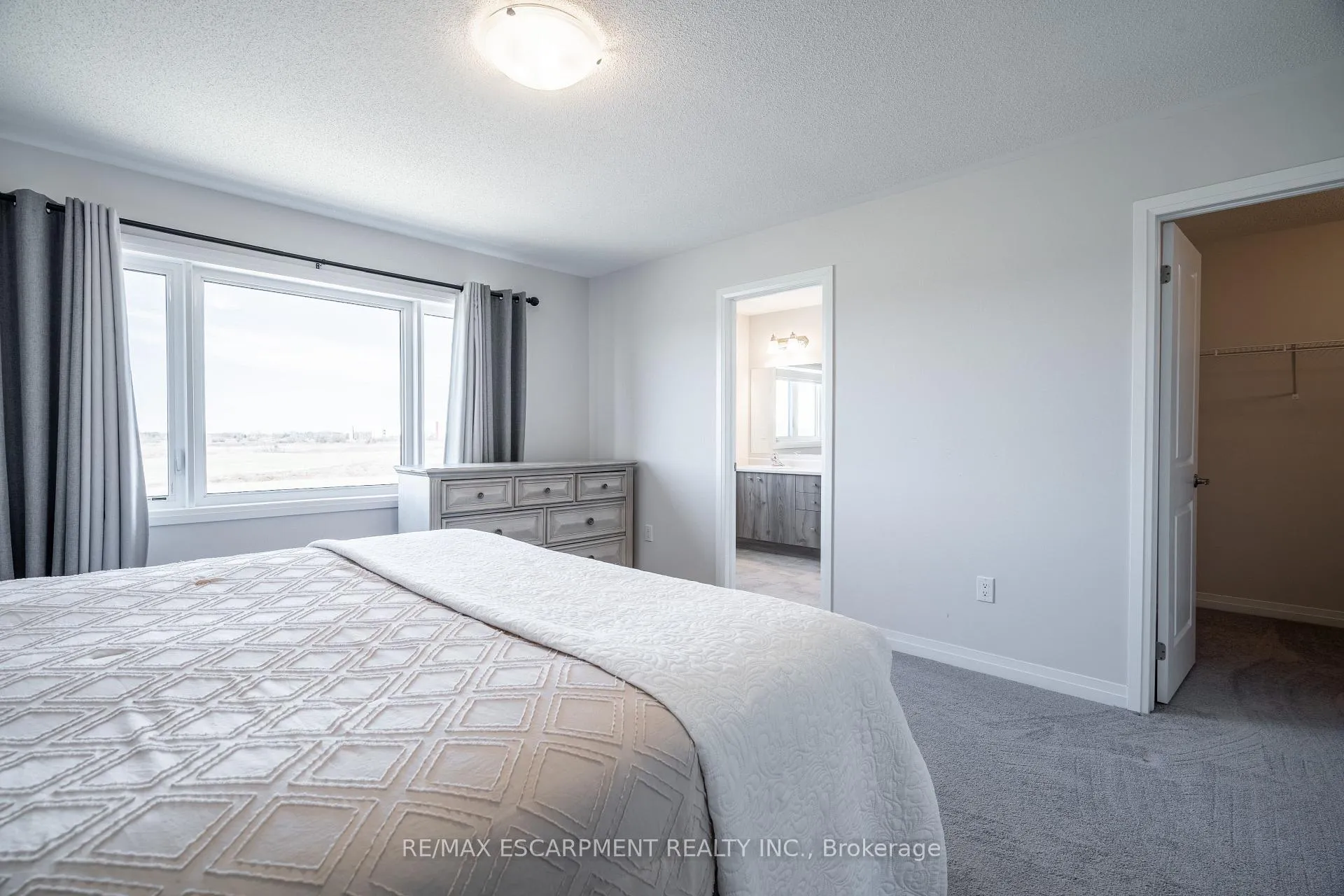 Photo 20 of 44 Freedom Crescent, Hamilton, Mount Hope — HOMEH