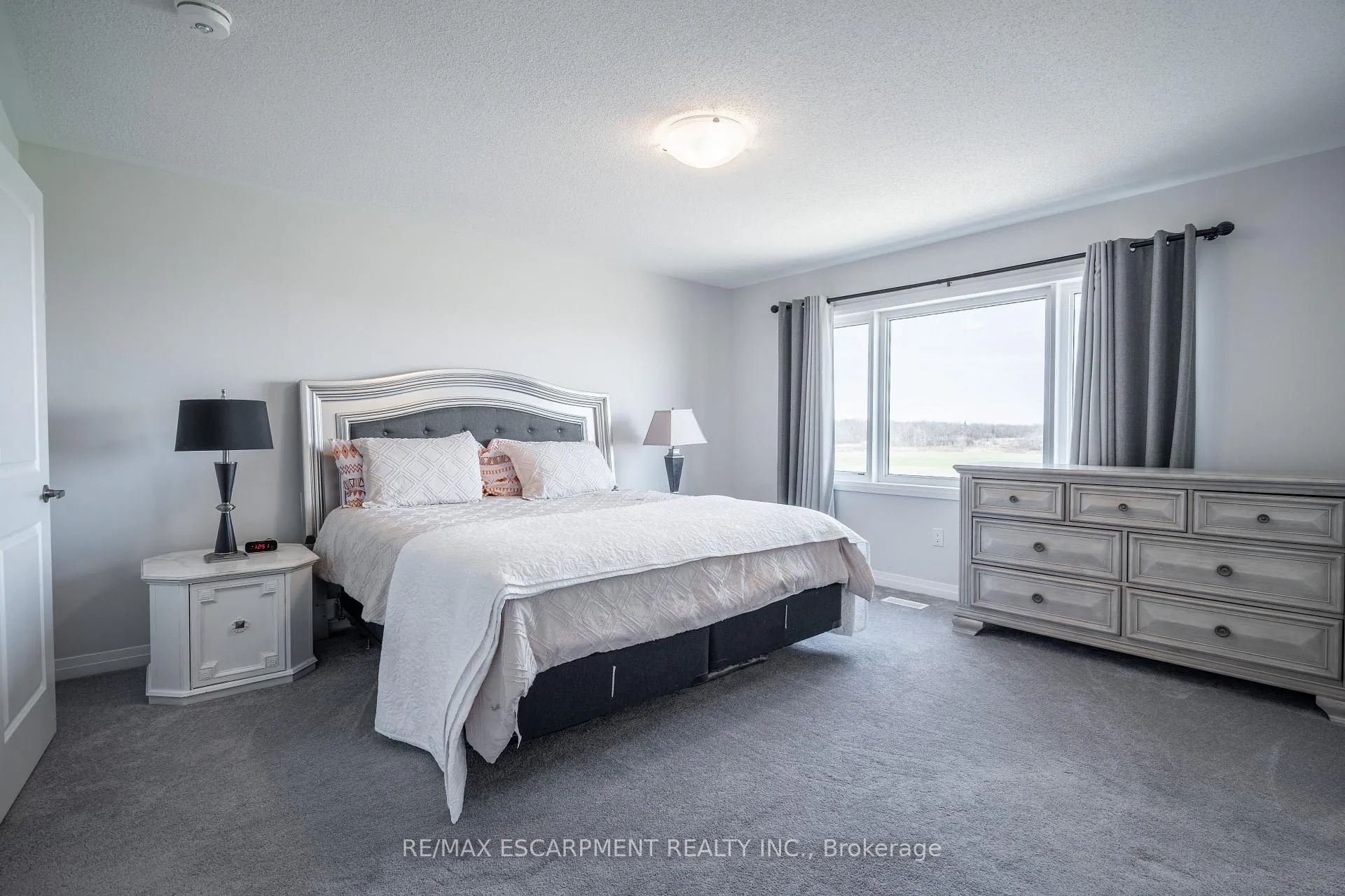 Photo 21 of 44 Freedom Crescent, Hamilton, Mount Hope — HOMEH