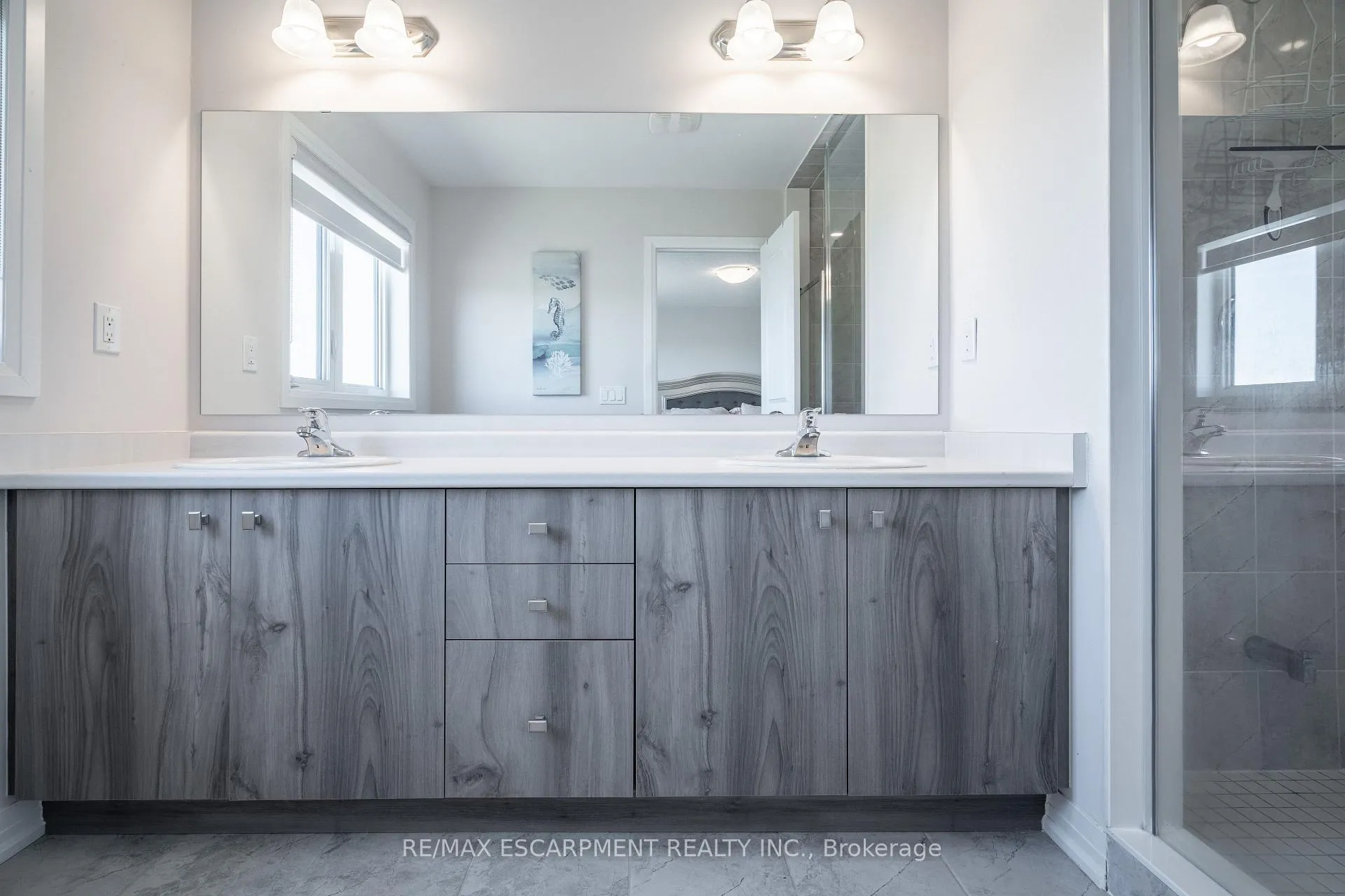 Photo 24 of 44 Freedom Crescent, Hamilton, Mount Hope — HOMEH