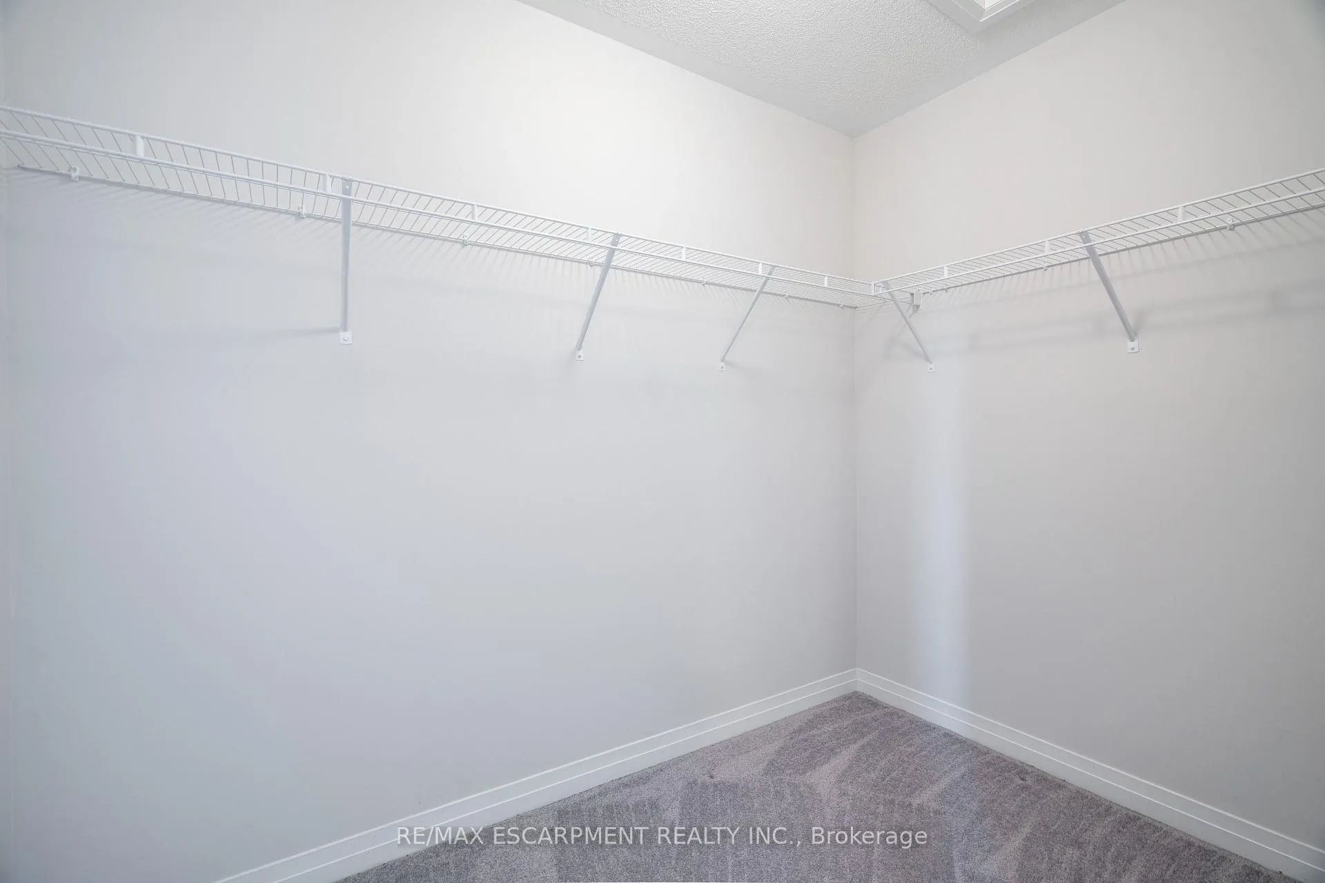 Photo 26 of 44 Freedom Crescent, Hamilton, Mount Hope — HOMEH
