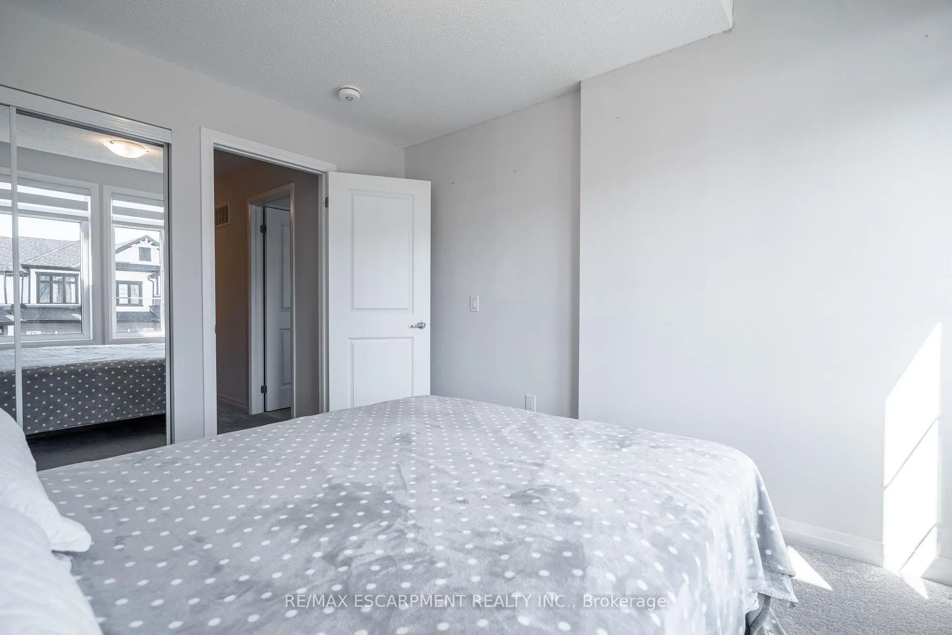 Photo 30 of 44 Freedom Crescent, Hamilton, Mount Hope — HOMEH