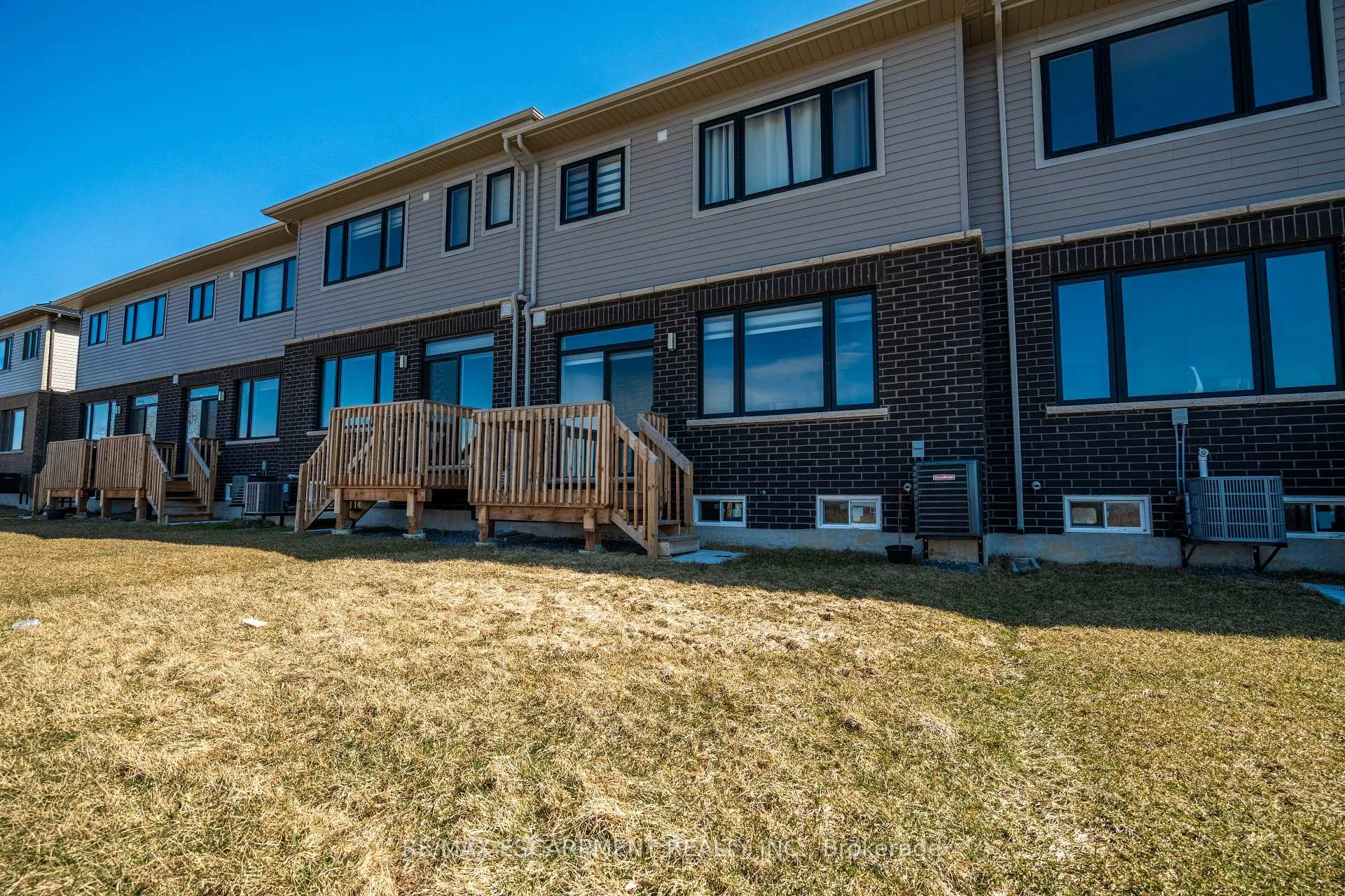 Photo 35 of 44 Freedom Crescent, Hamilton, Mount Hope — HOMEH