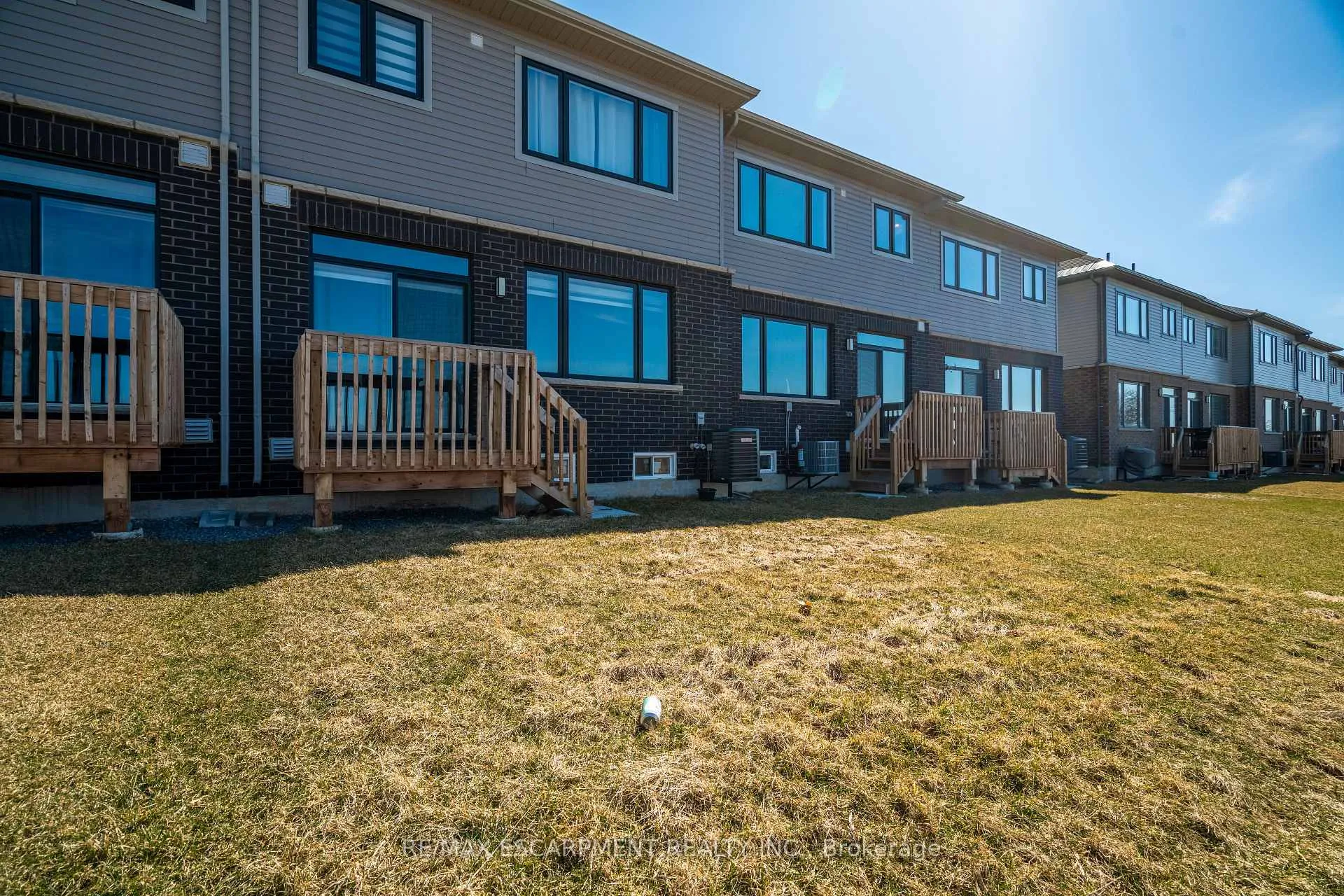 Photo 36 of 44 Freedom Crescent, Hamilton, Mount Hope — HOMEH
