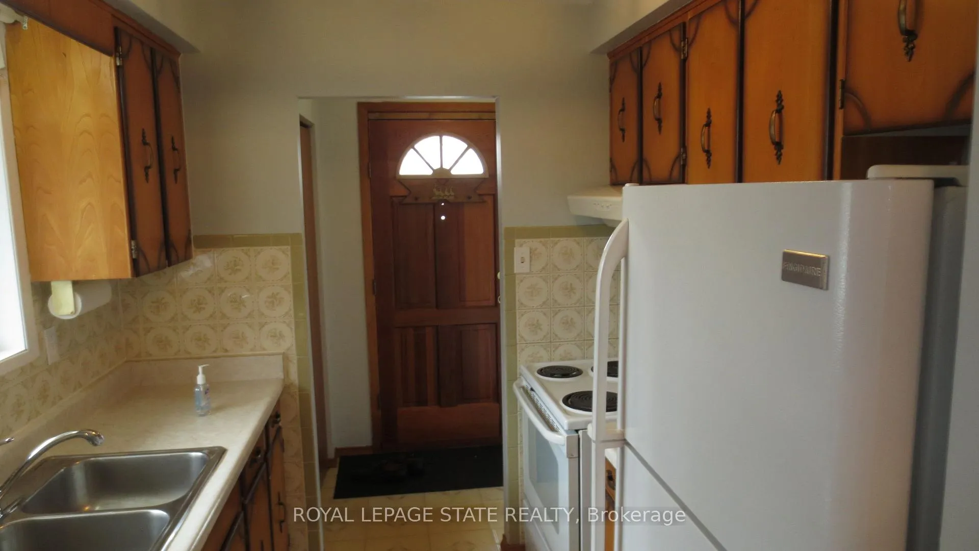 Photo 7 of Unit Upper, 22 Catalina Drive, Hamilton, Greenford — HOMEH