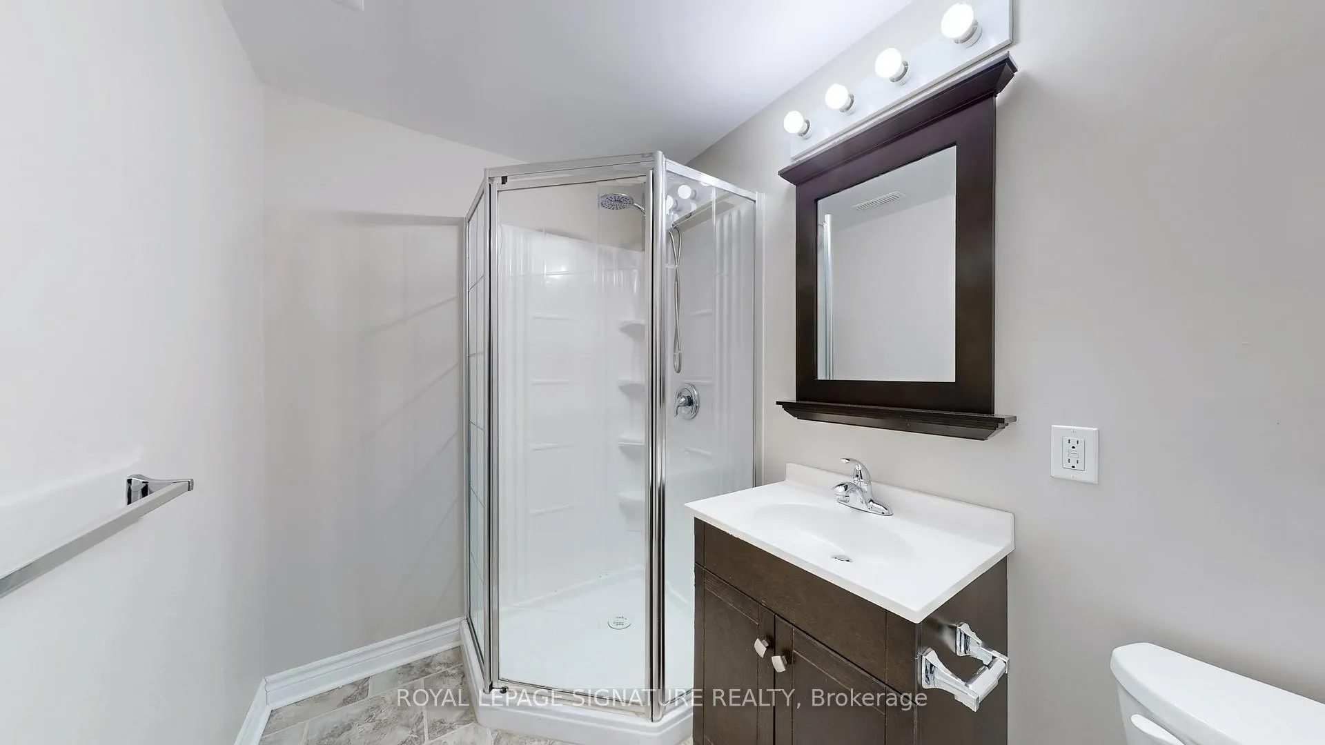 Photo 12 of 63 Hamilton Hall Drive, Markham, Markham Village — HOMEH