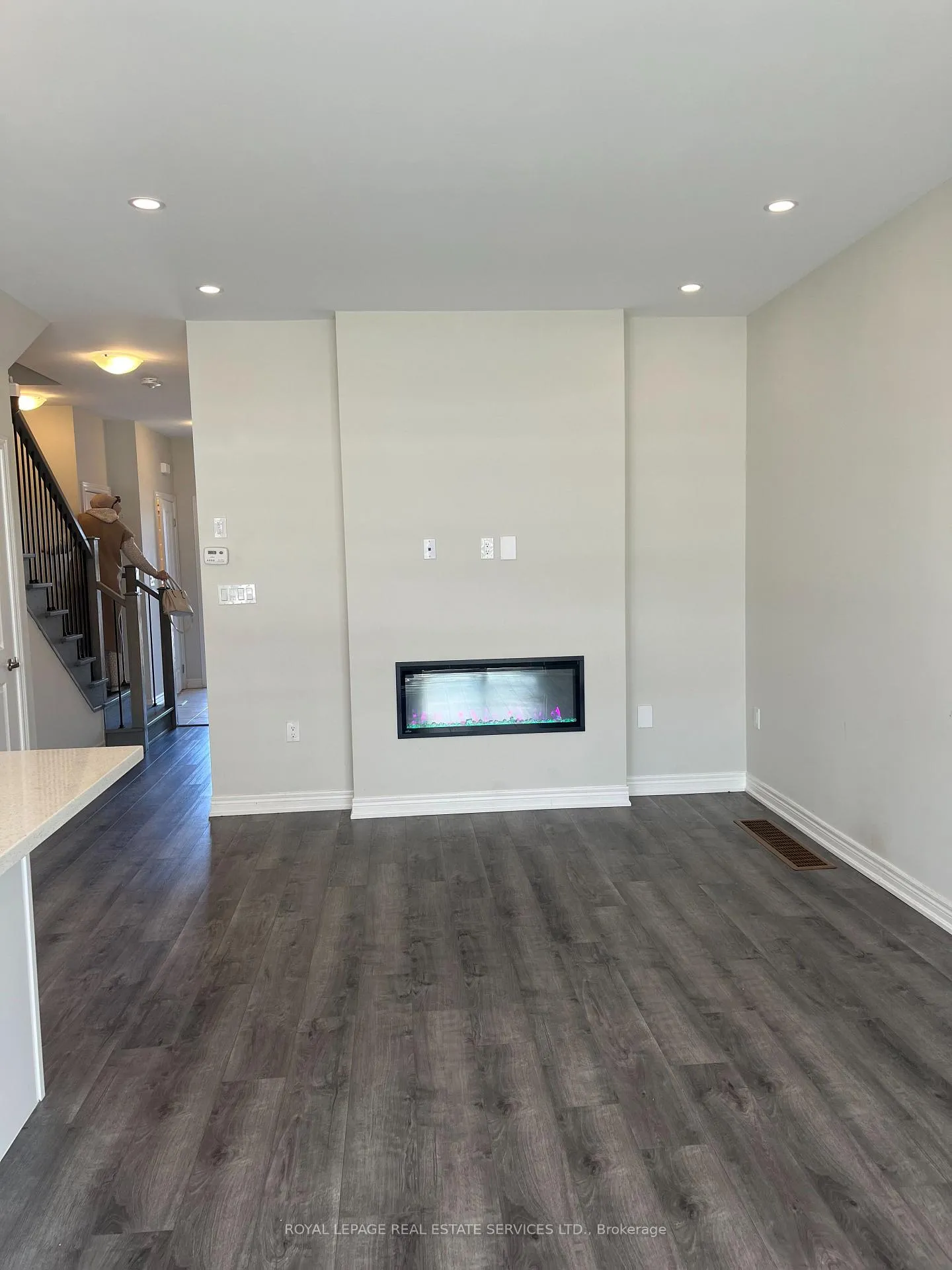 Photo 7 of 129 Aquasanta Crescent, Hamilton, Ryckmans — HOMEH