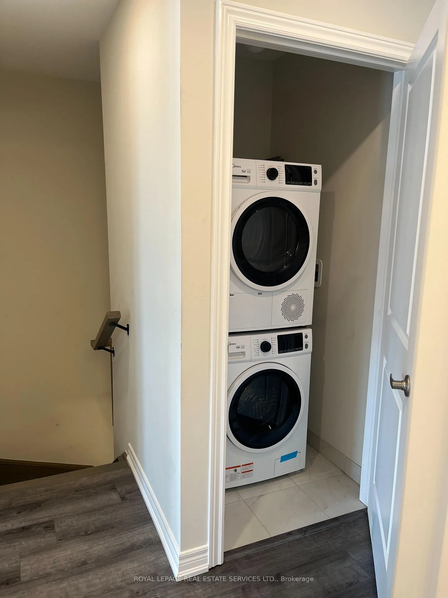 Photo 9 of 129 Aquasanta Crescent, Hamilton, Ryckmans — HOMEH