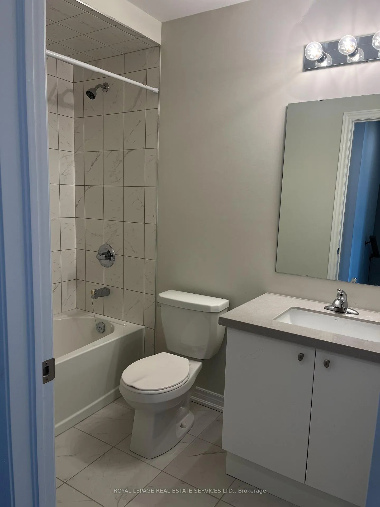 Photo 15 of 129 Aquasanta Crescent, Hamilton, Ryckmans — HOMEH