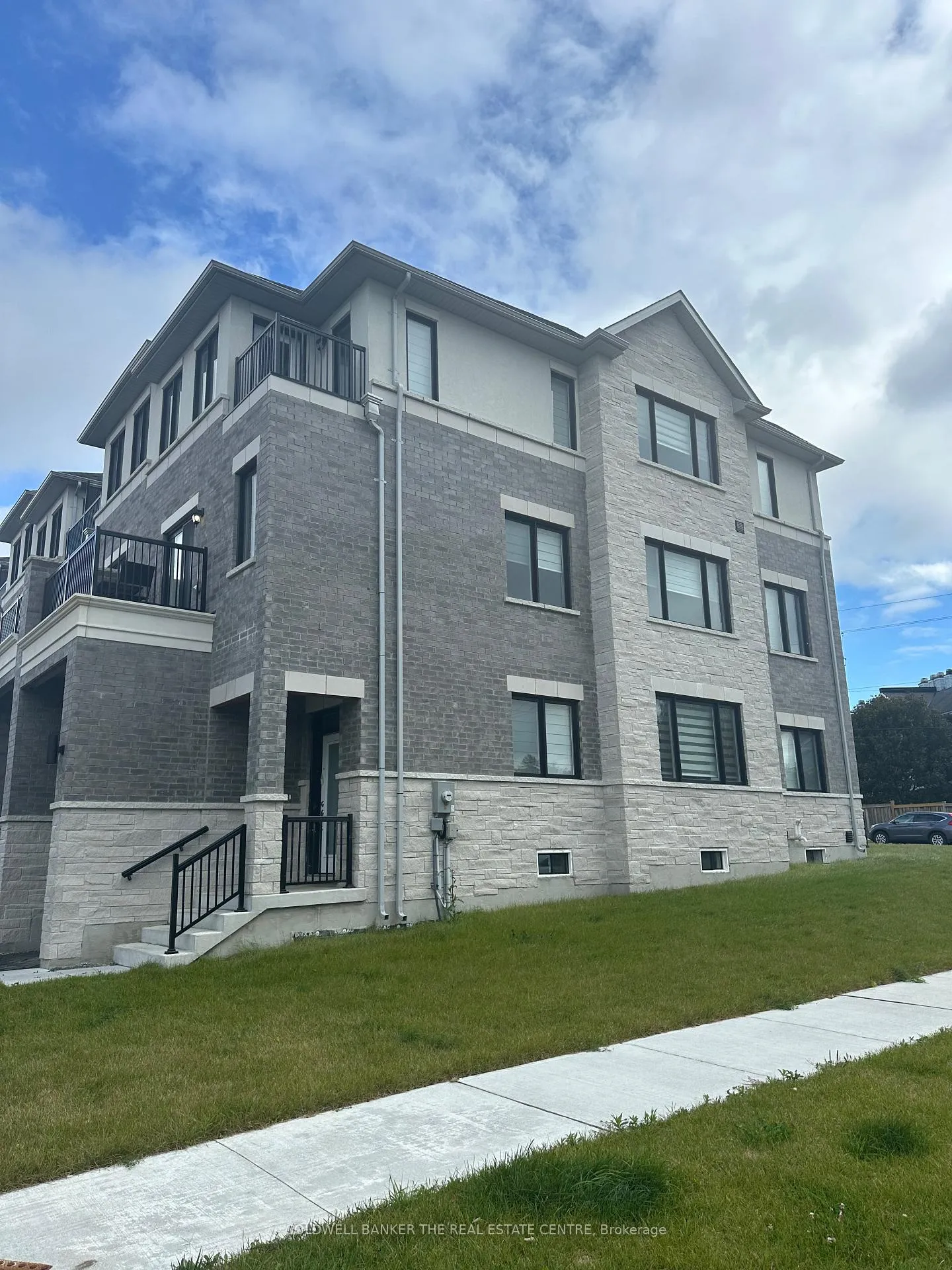 Photo 2 of 35 Gerry Henry Lane, Clarington, Courtice — HOMEH