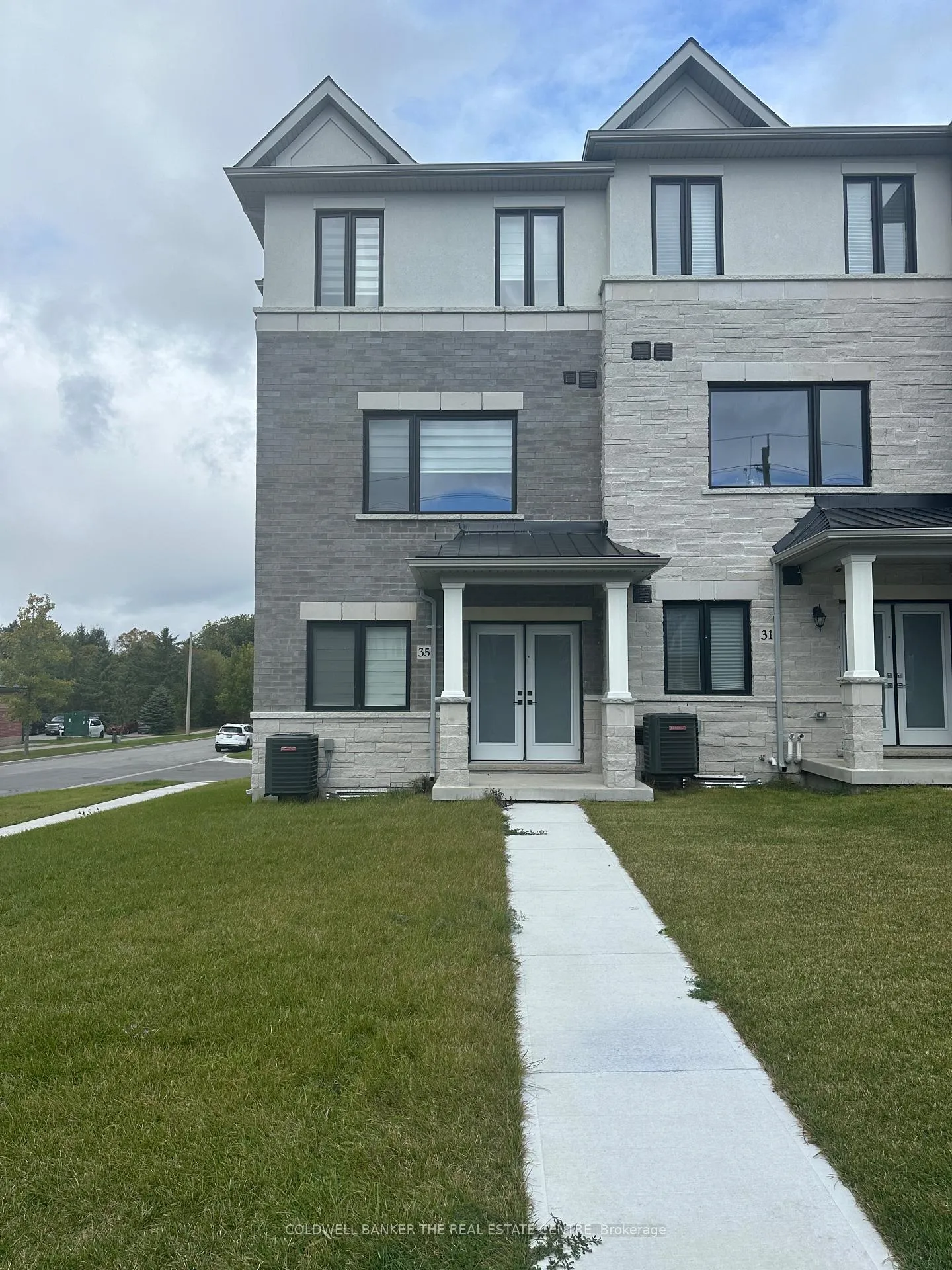 Photo 3 of 35 Gerry Henry Lane, Clarington, Courtice — HOMEH