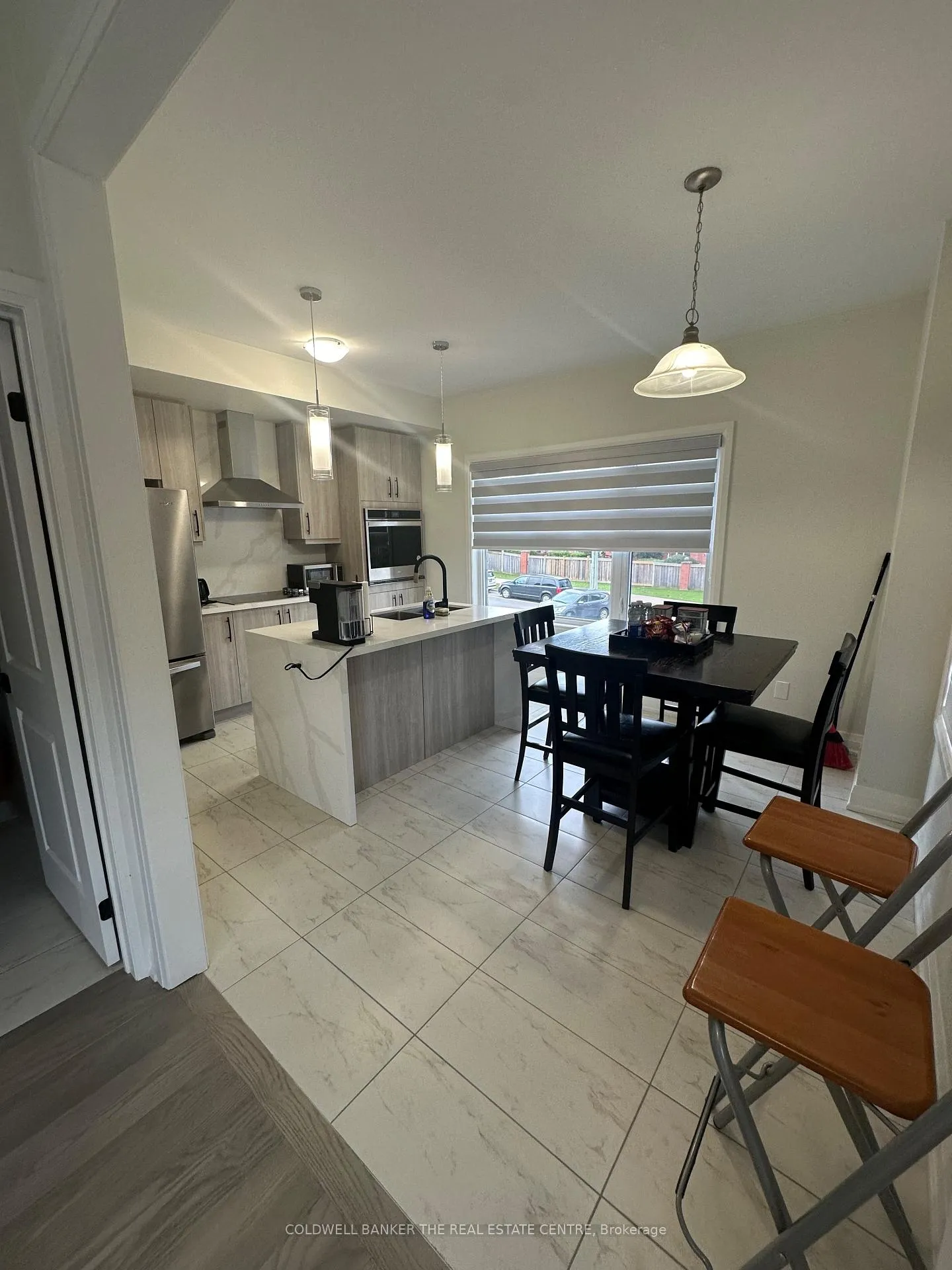 Photo 18 of 35 Gerry Henry Lane, Clarington, Courtice — HOMEH