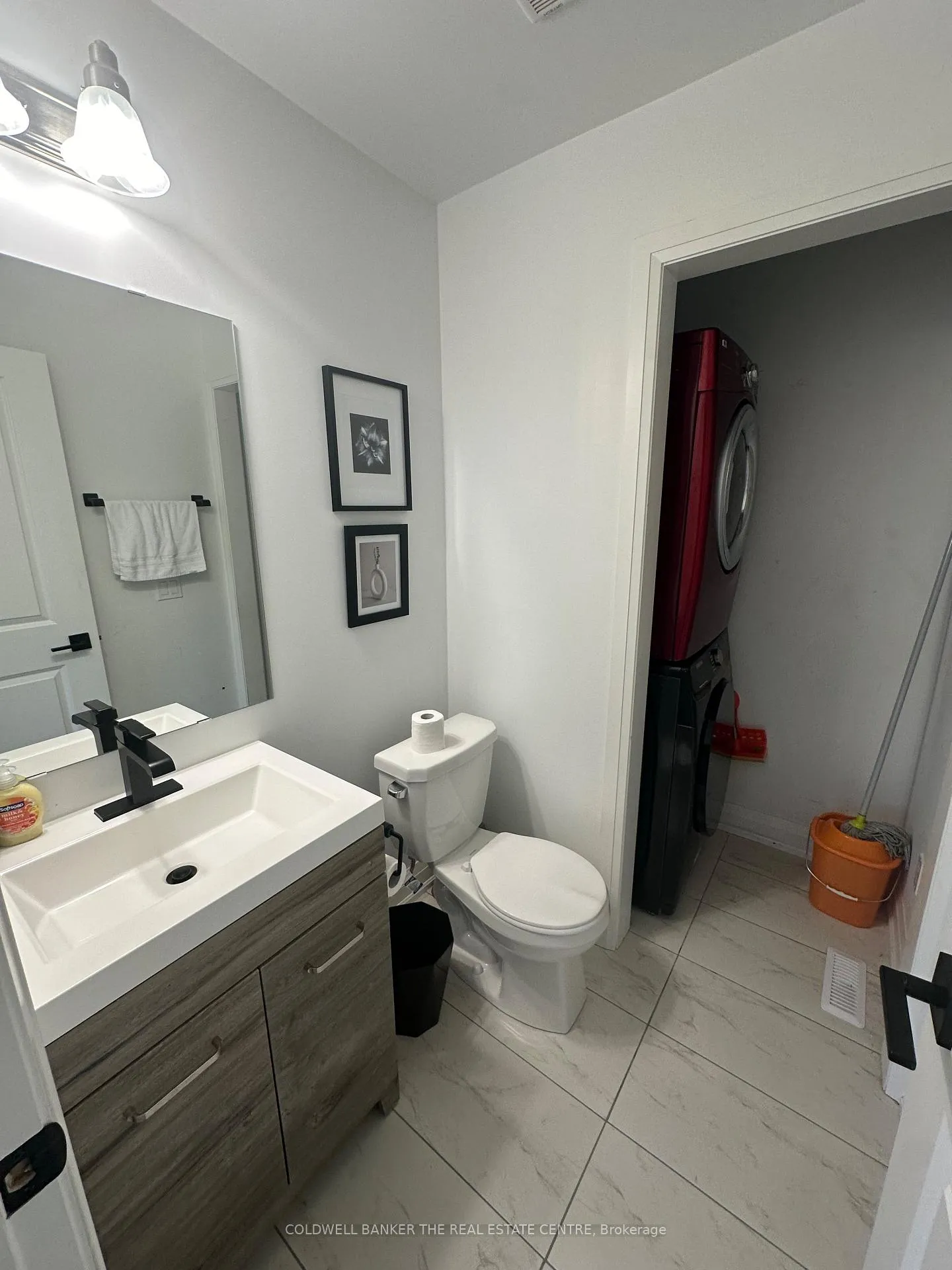 Photo 20 of 35 Gerry Henry Lane, Clarington, Courtice — HOMEH