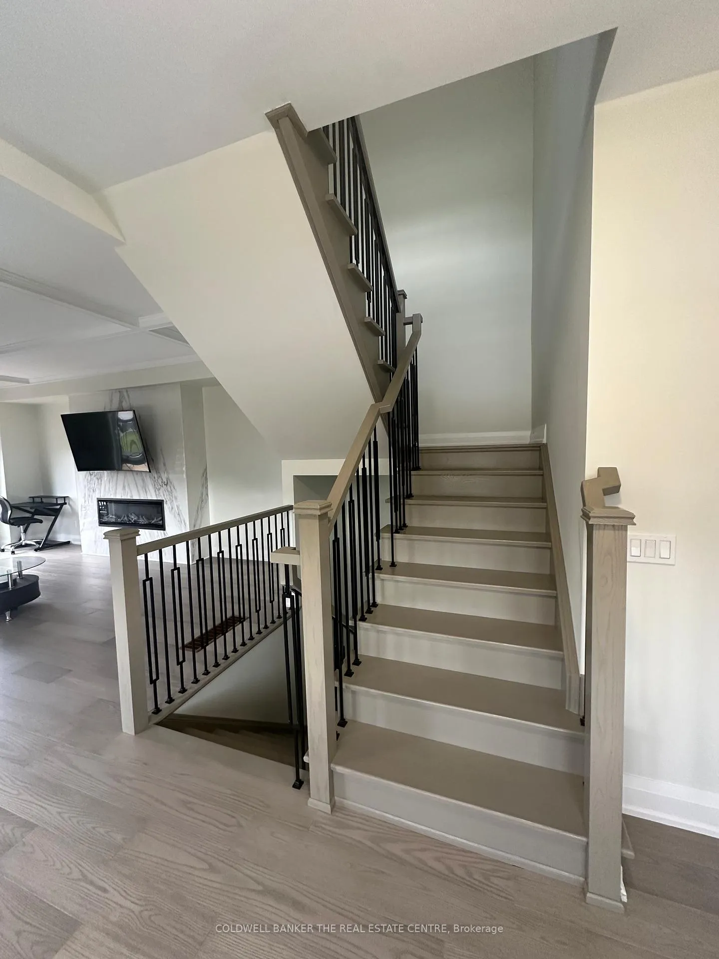 Photo 22 of 35 Gerry Henry Lane, Clarington, Courtice — HOMEH