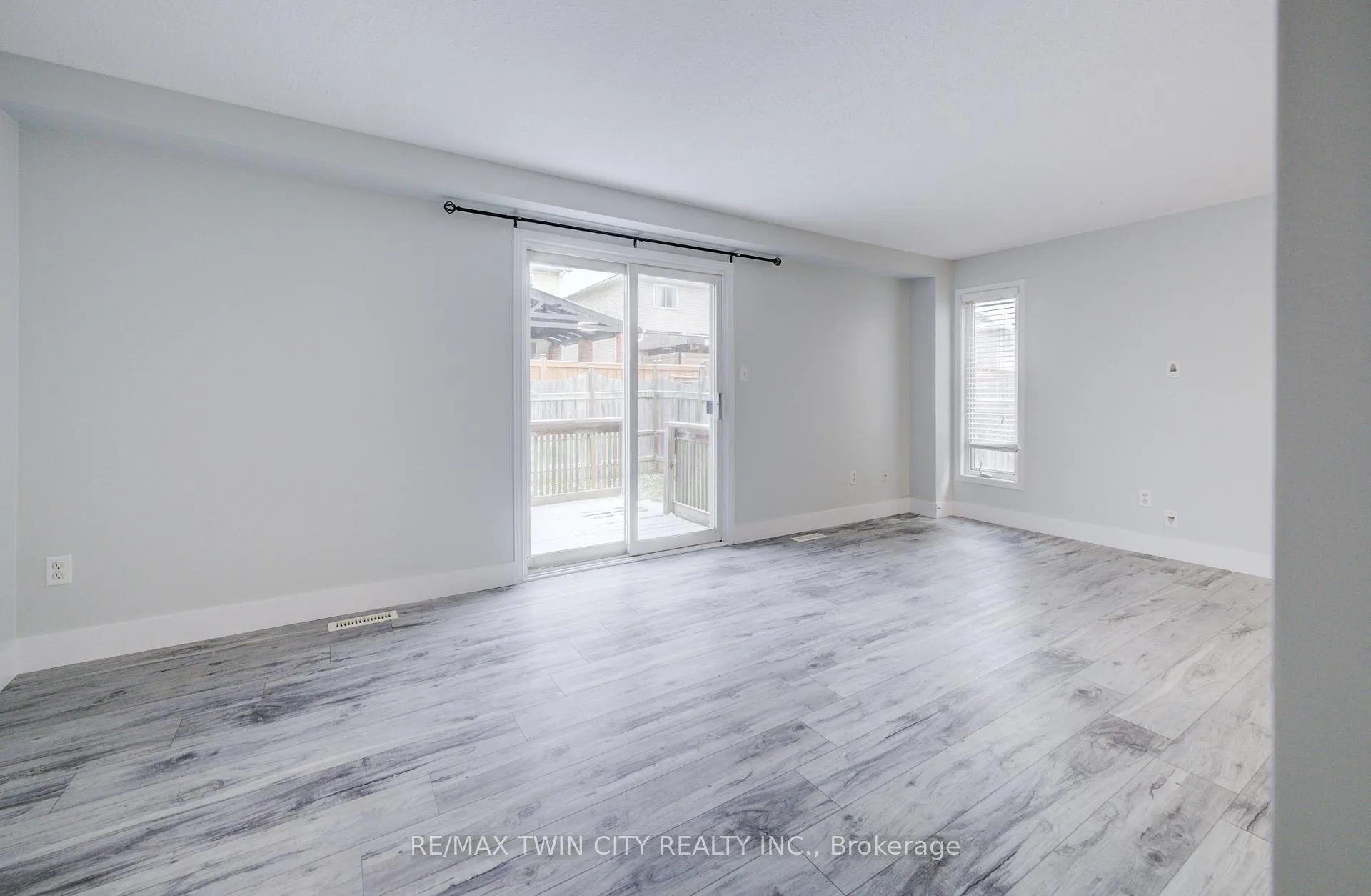 Photo 13 of 68 Foxglove Crescent, Waterloo — HOMEH