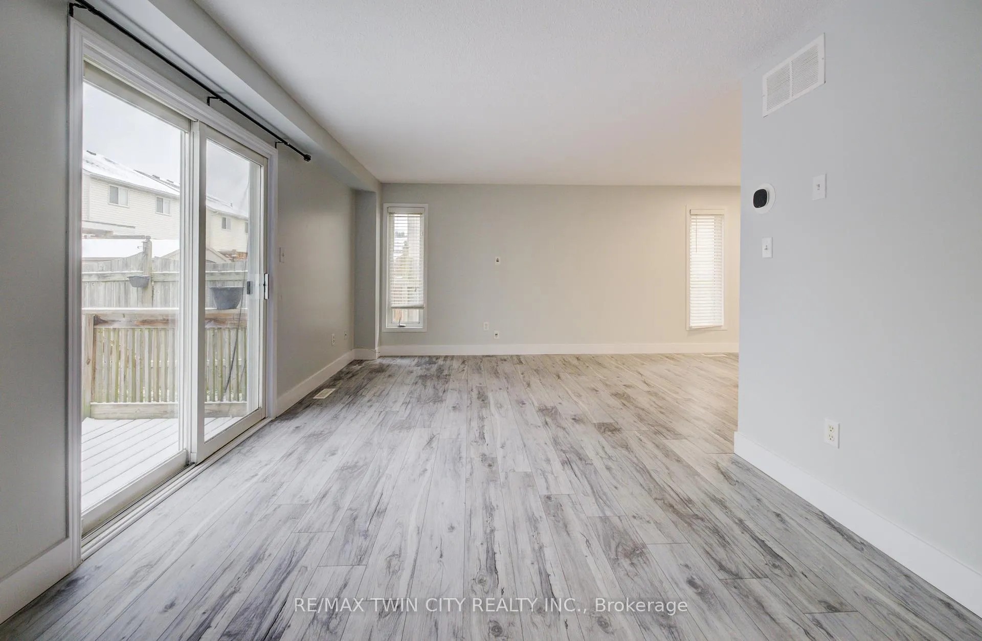 Photo 15 of 68 Foxglove Crescent, Waterloo — HOMEH