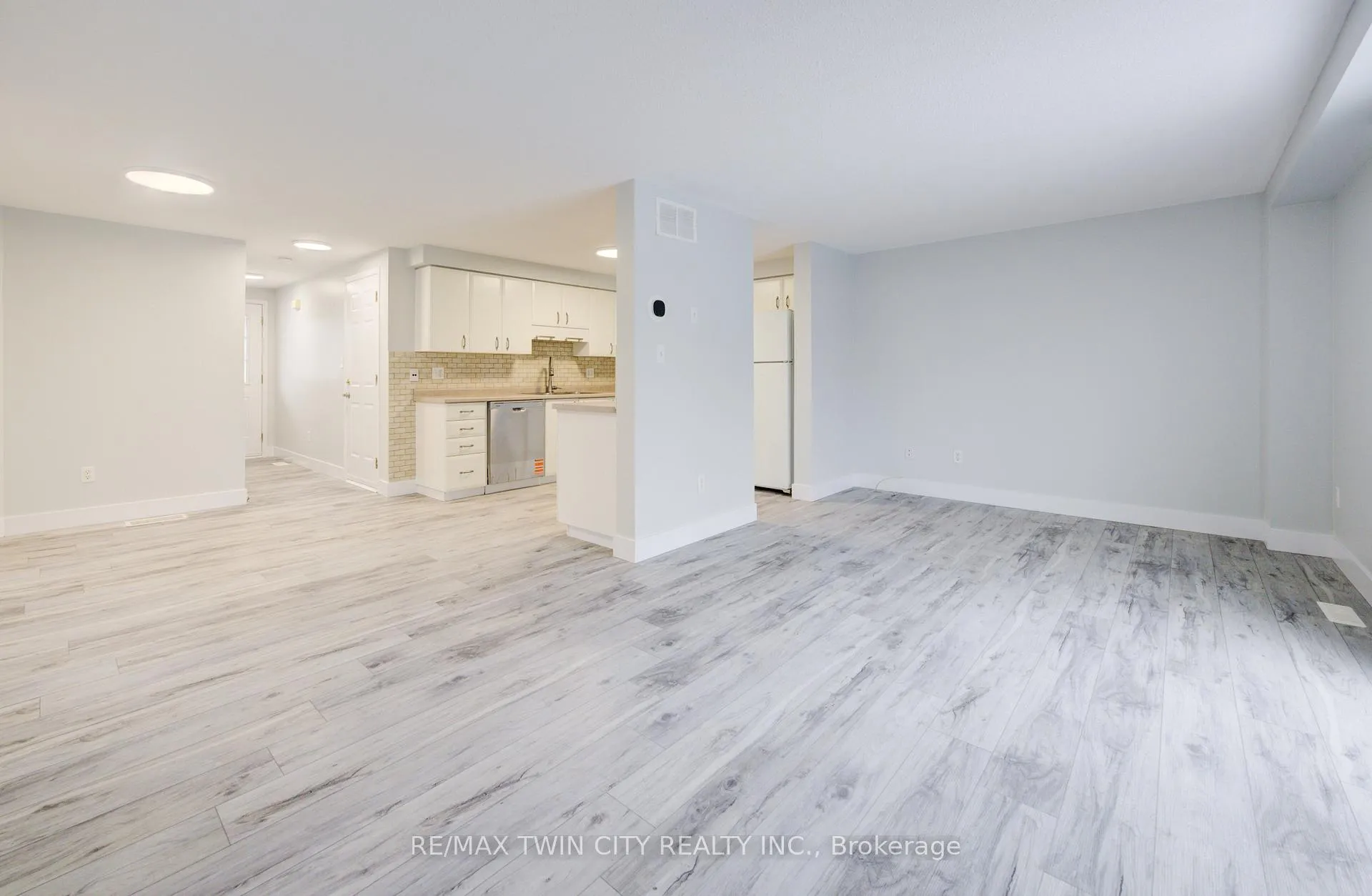 Photo 17 of 68 Foxglove Crescent, Waterloo — HOMEH