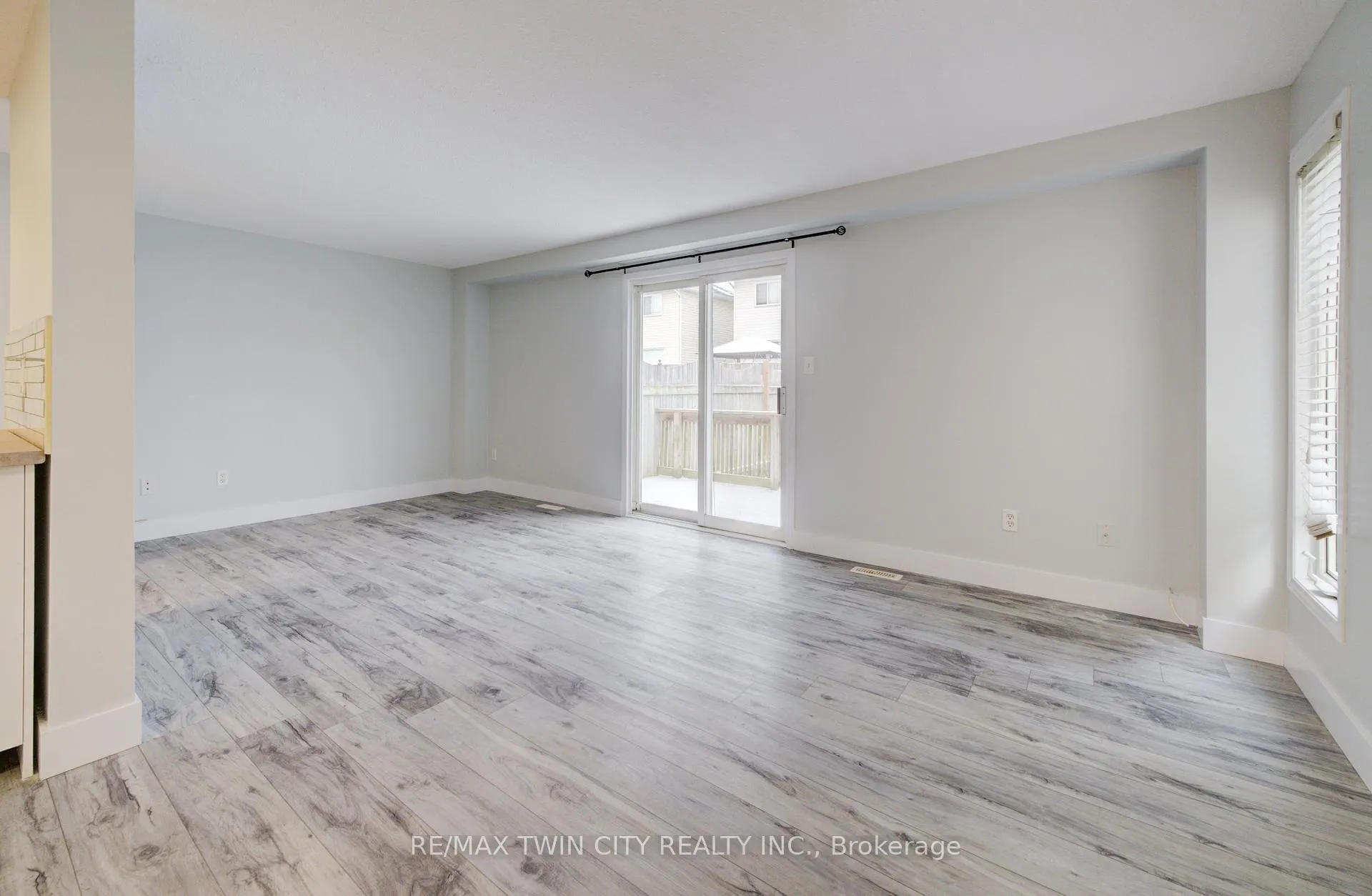 Photo 18 of 68 Foxglove Crescent, Waterloo — HOMEH