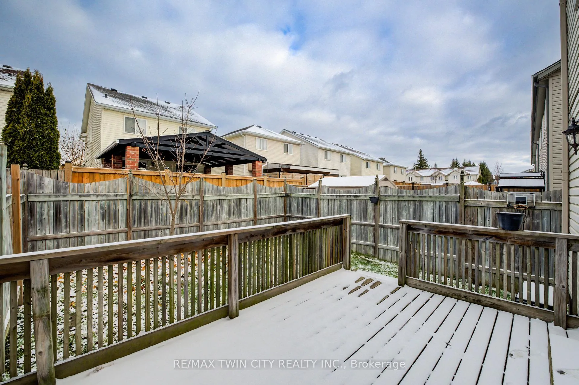 Photo 37 of 68 Foxglove Crescent, Waterloo — HOMEH
