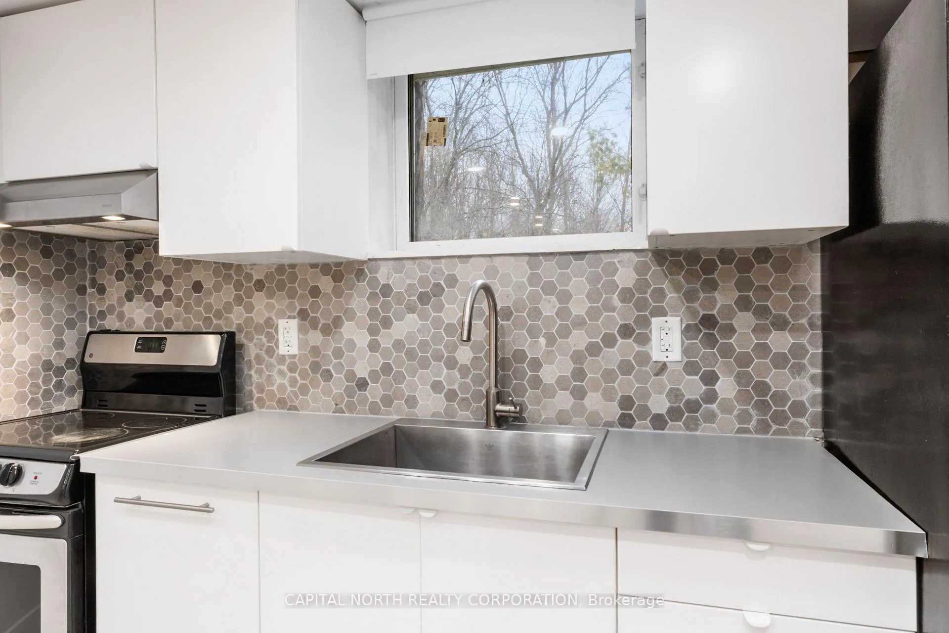 Photo 10 of 88 Downey Drive, Caledon, Bolton East — HOMEH