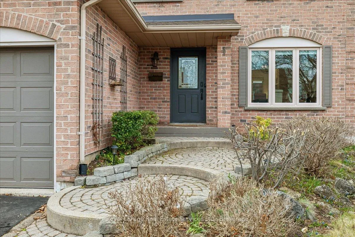 Photo 2 of 3231 Pinemeadow Drive, Burlington, Headon — HOMEH