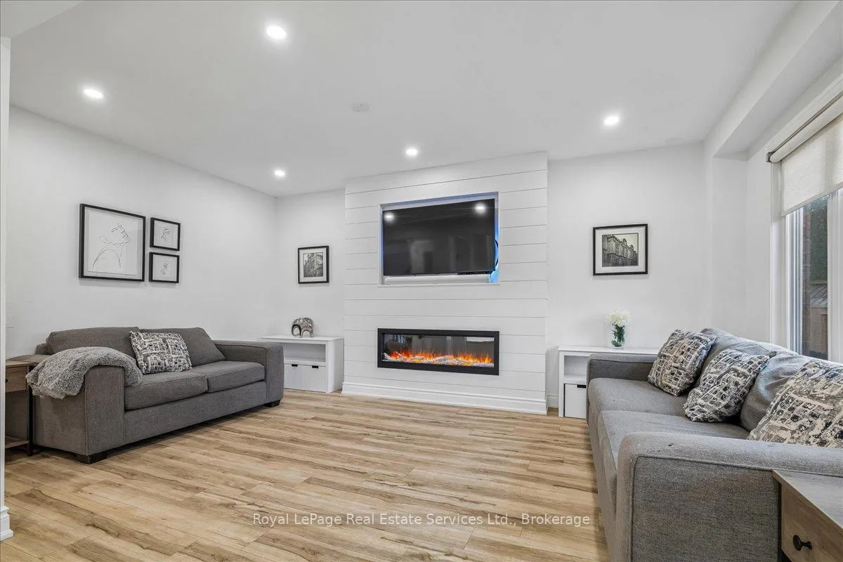 Photo 7 of 3231 Pinemeadow Drive, Burlington, Headon — HOMEH