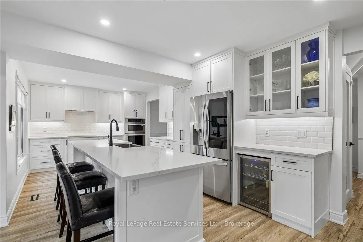 Photo 9 of 3231 Pinemeadow Drive, Burlington, Headon — HOMEH