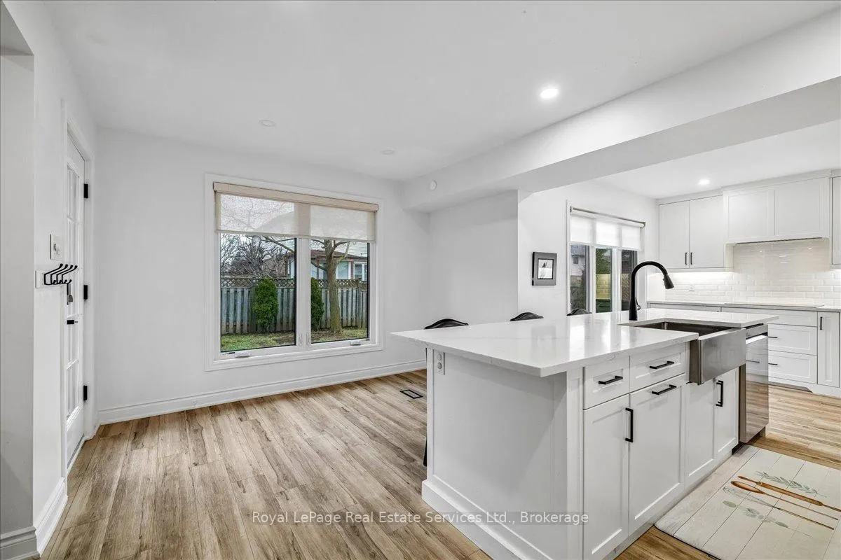 Photo 13 of 3231 Pinemeadow Drive, Burlington, Headon — HOMEH
