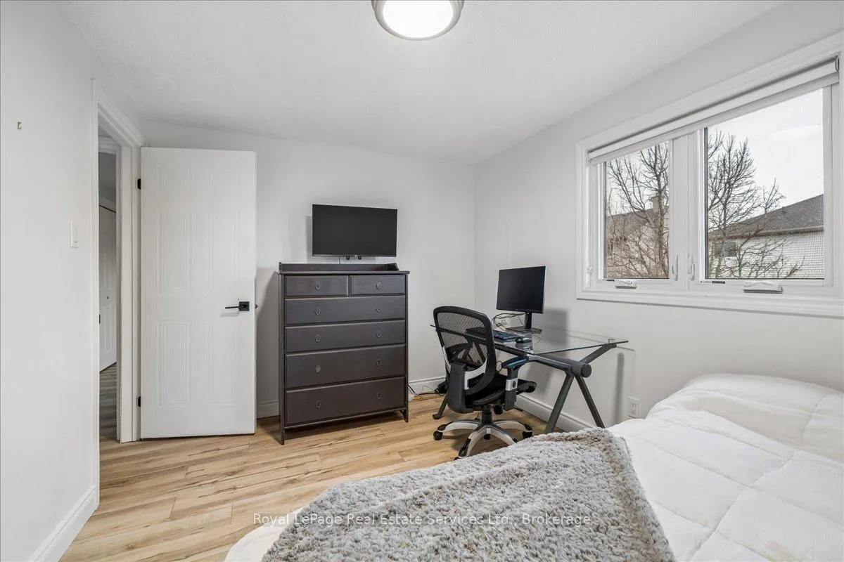 Photo 23 of 3231 Pinemeadow Drive, Burlington, Headon — HOMEH