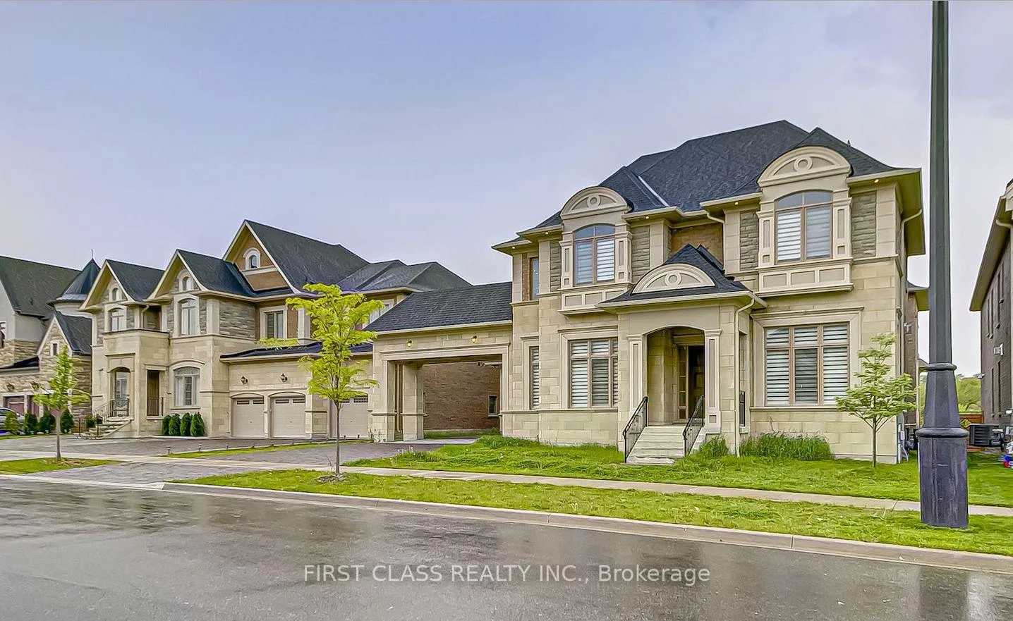 Photo 2 of 265 Woodgate Pines Drive, Vaughan, Kleinburg — HOMEH