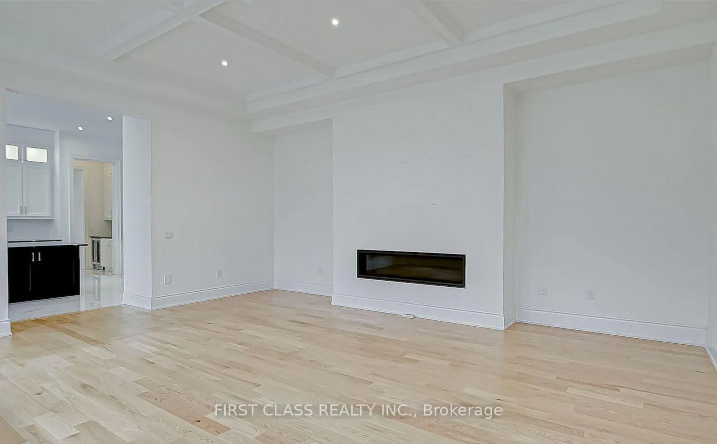 Photo 8 of 265 Woodgate Pines Drive, Vaughan, Kleinburg — HOMEH