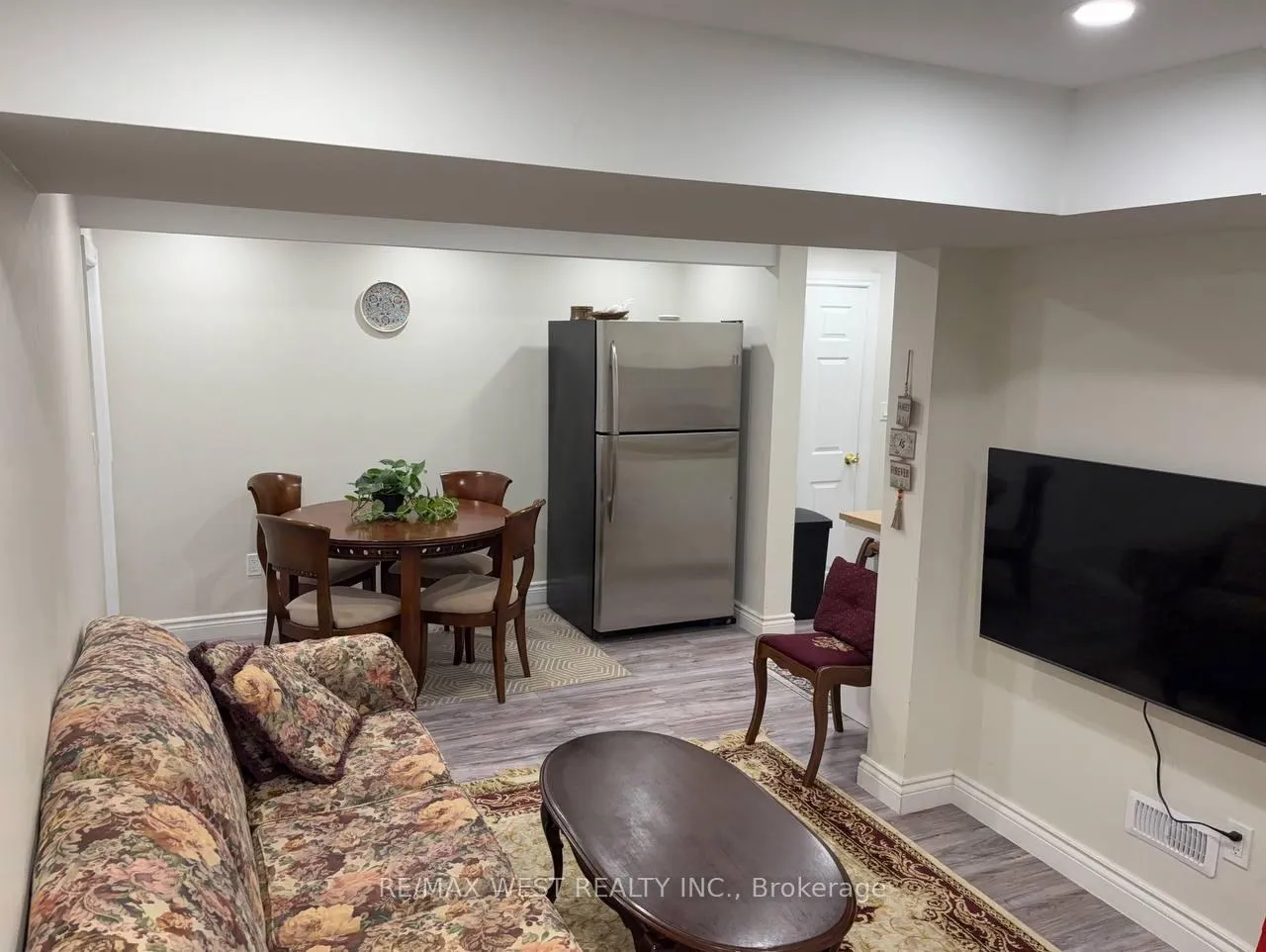 Photo 3 of 204 Borealis Avenue, Aurora, Bayview Northeast — HOMEH