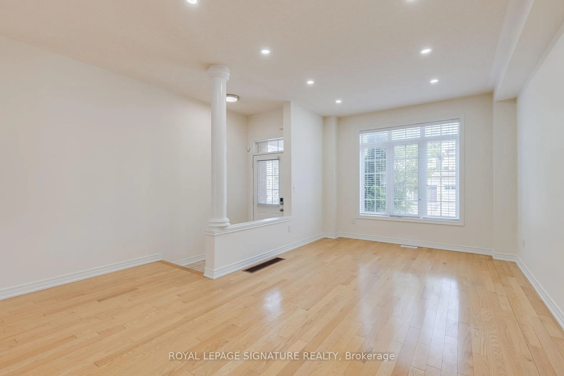 Photo 3 of 39 Hermitage Boulevard, Markham, Wismer — HOMEH