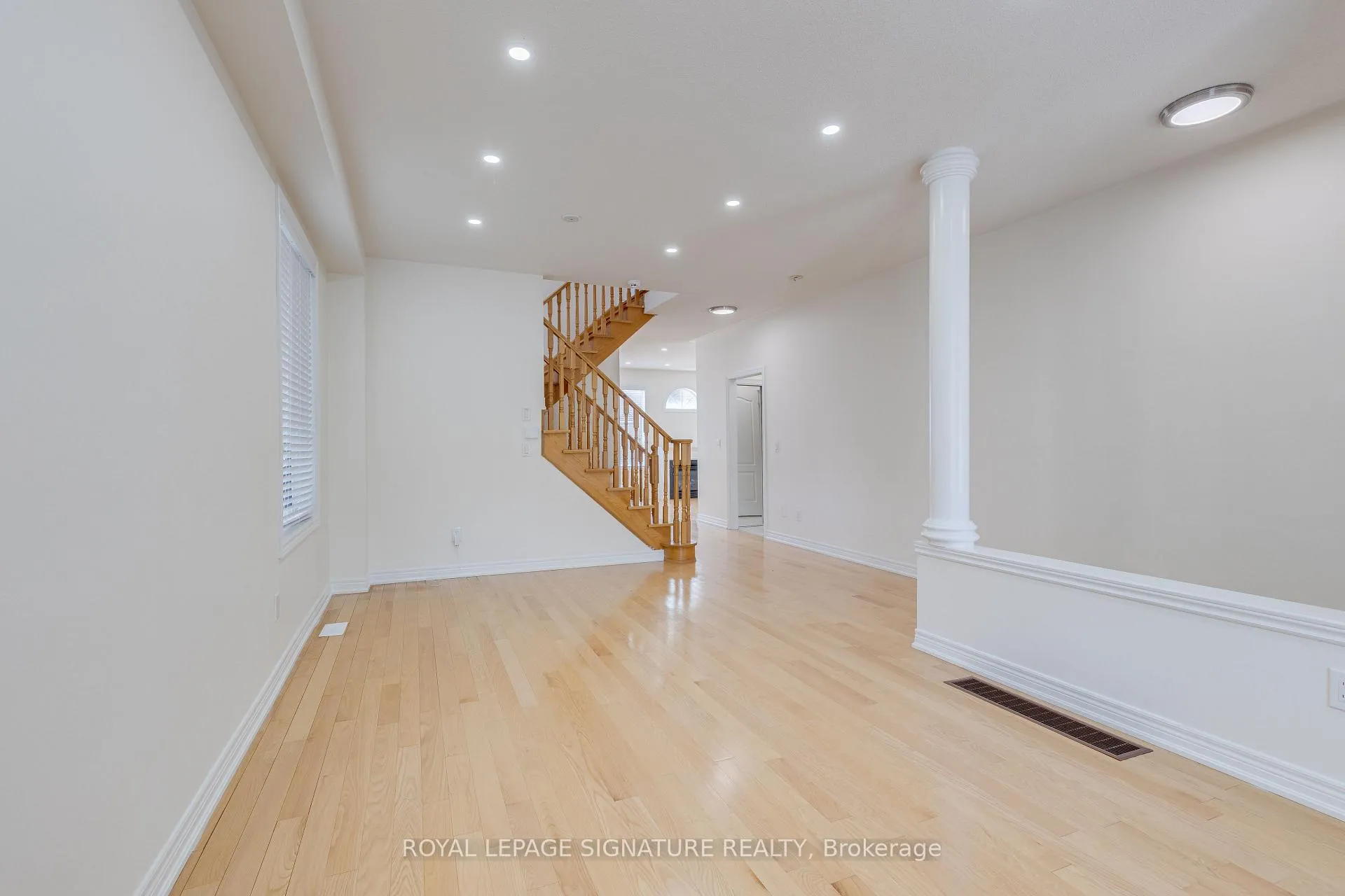 Photo 4 of 39 Hermitage Boulevard, Markham, Wismer — HOMEH